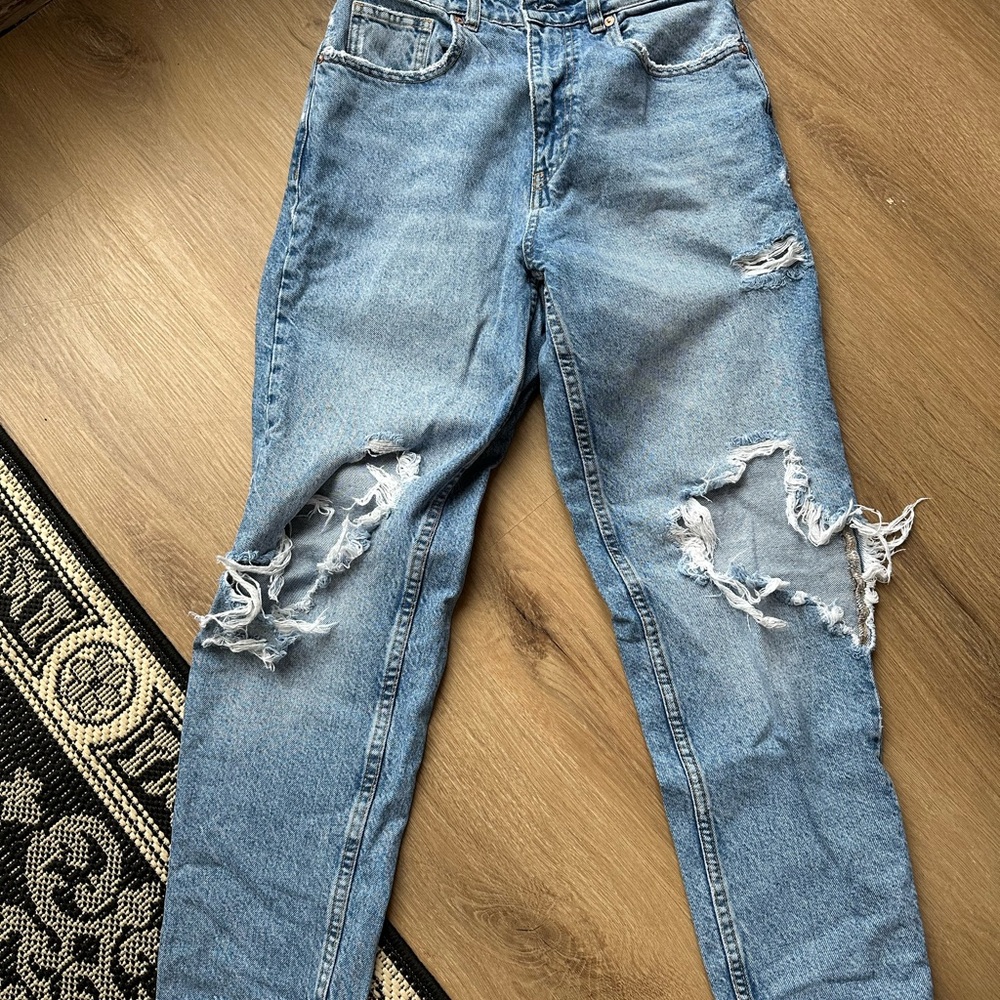 Zara size 6 Distressed Blue Jeans